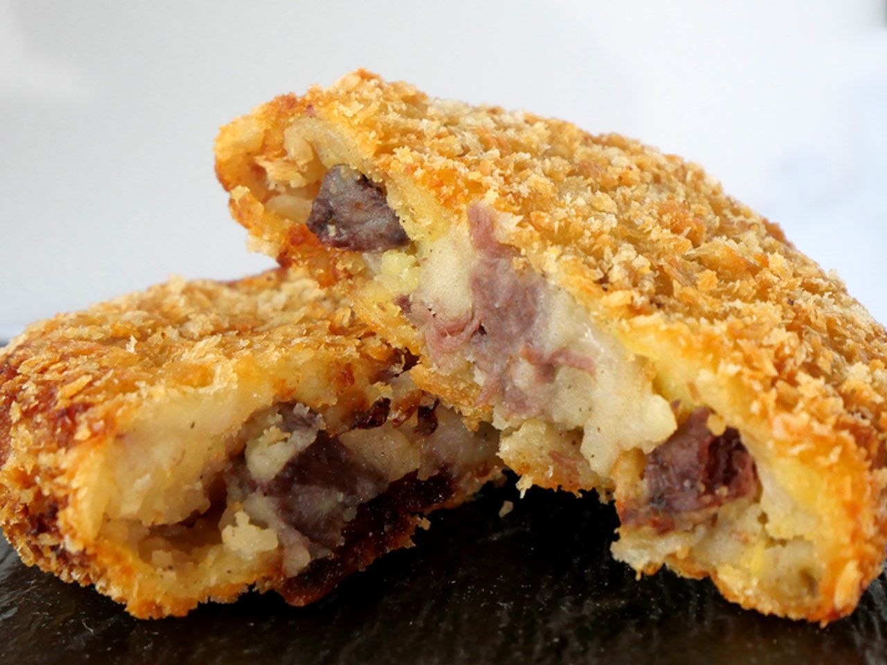 約5年待ち】神戸ビーフプレミアコロッケ10個入り・冷凍発送限定 | 神戸